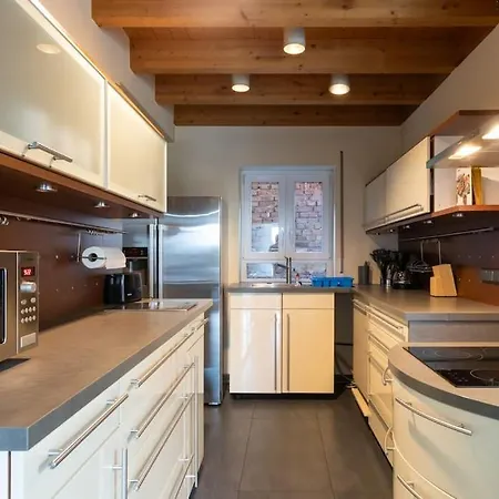 Maisonette-wohnung Mit 5 Schlafzimmern *