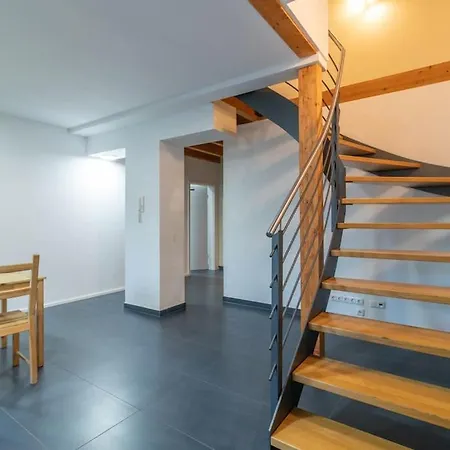 Maisonette-wohnung Mit 5 Schlafzimmern *