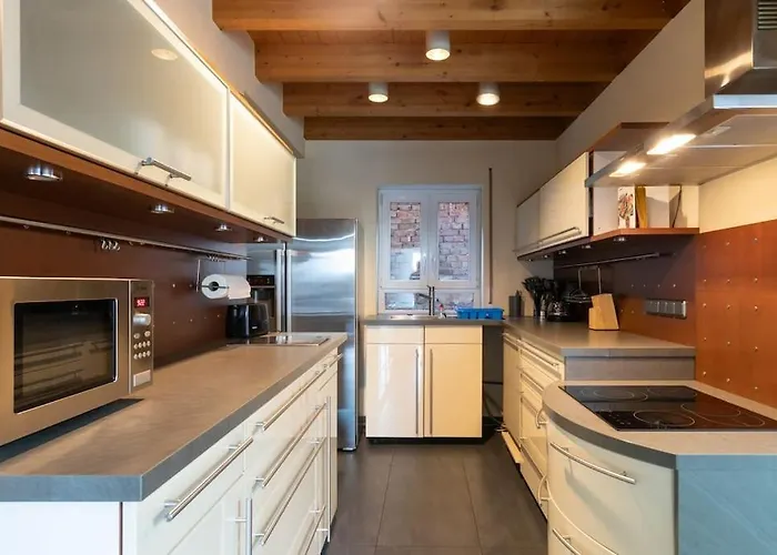 Maisonette-wohnung Mit 5 Schlafzimmern *