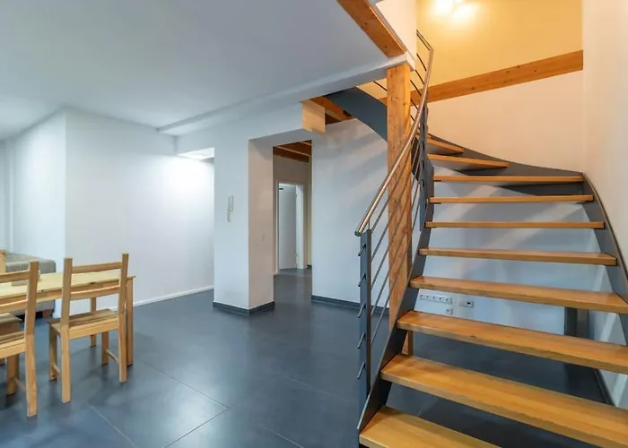 Maisonette-wohnung Mit 5 Schlafzimmern *